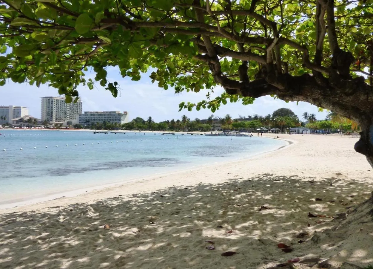 Lägenhetshotell Deluxe Sandcastles Condos Ocho Rios